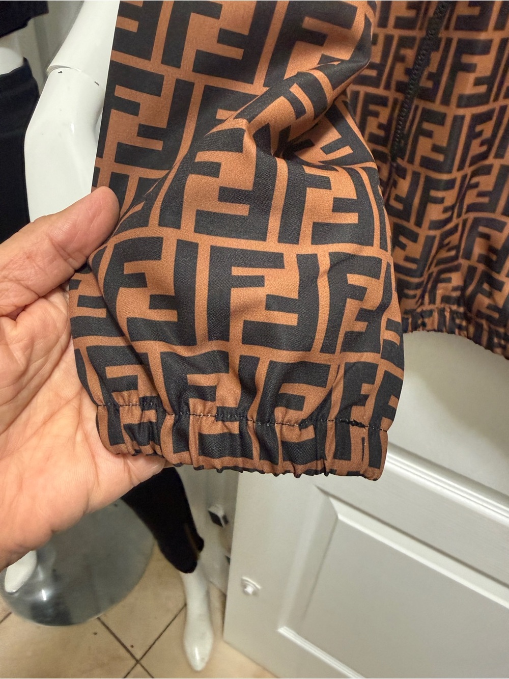 Lightweight brown and black FF logo zip hoodie featuring a zipper closur. Is new - Picture 6 of 10